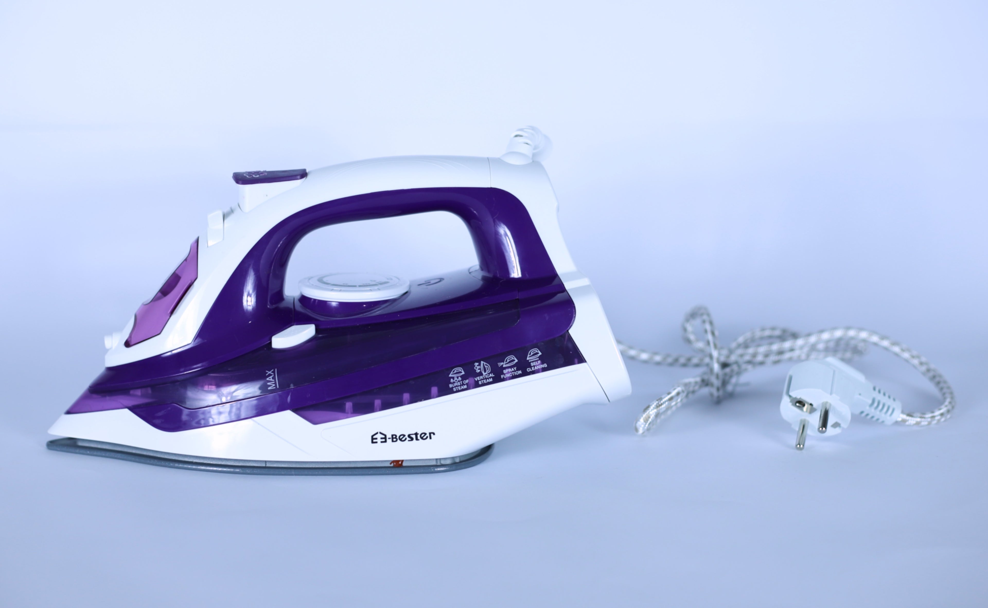 مكواة ملابس