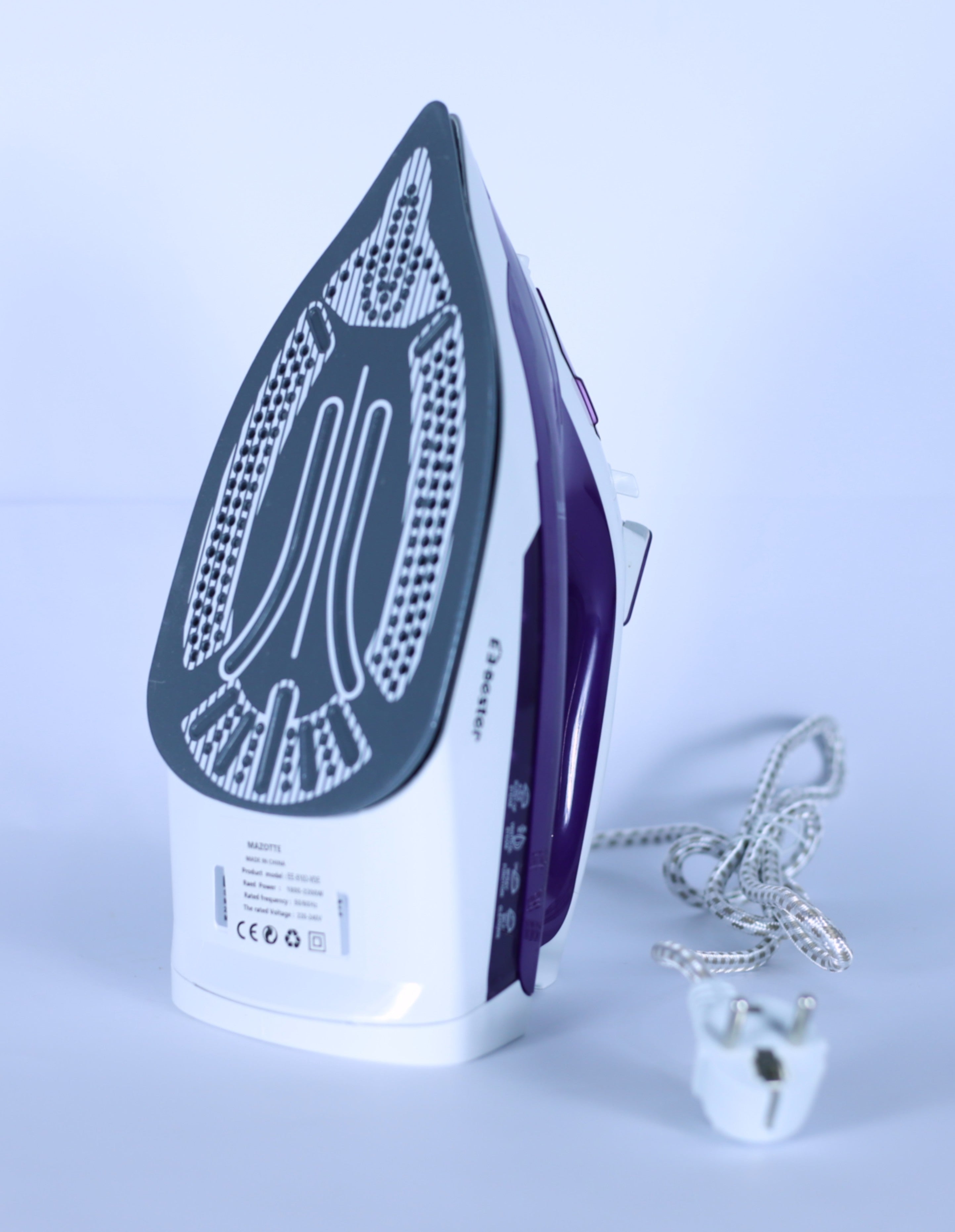 مكواة ملابس