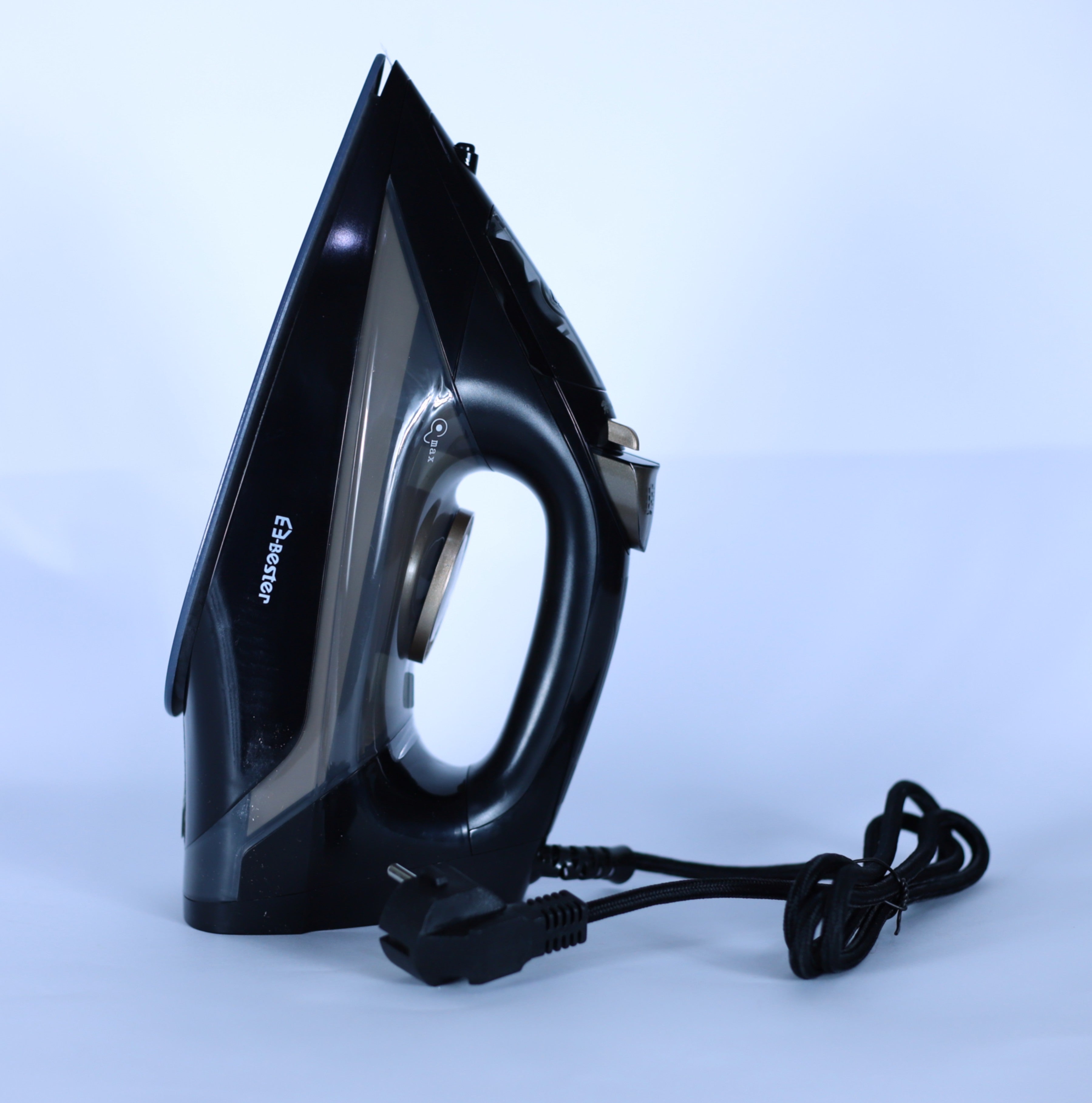 مكواة ملابس