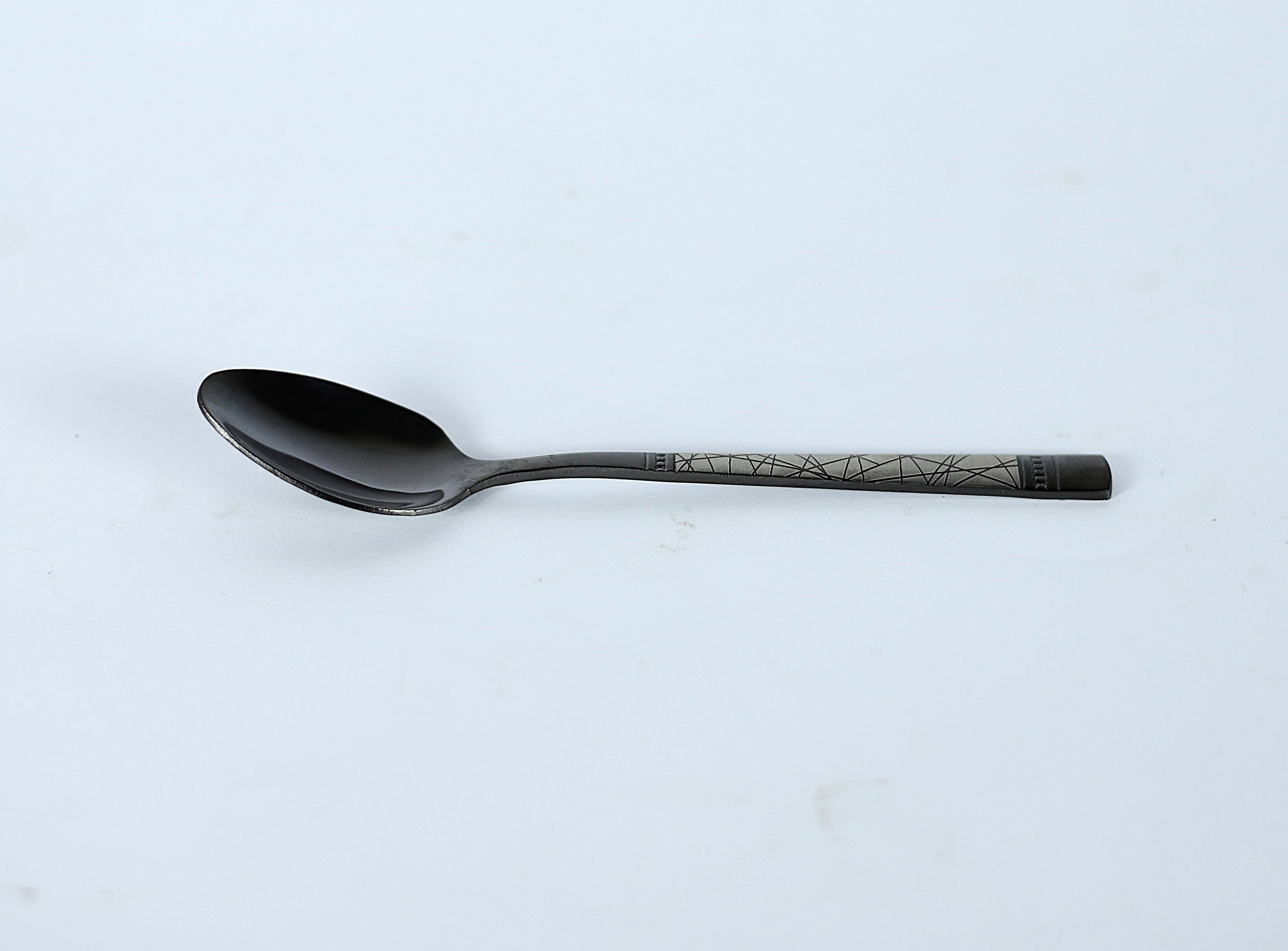 طقم معالق "بلاك لاين" 6 قطع - ستانلس ستيل أسود بنقشة خطوط عصرية.