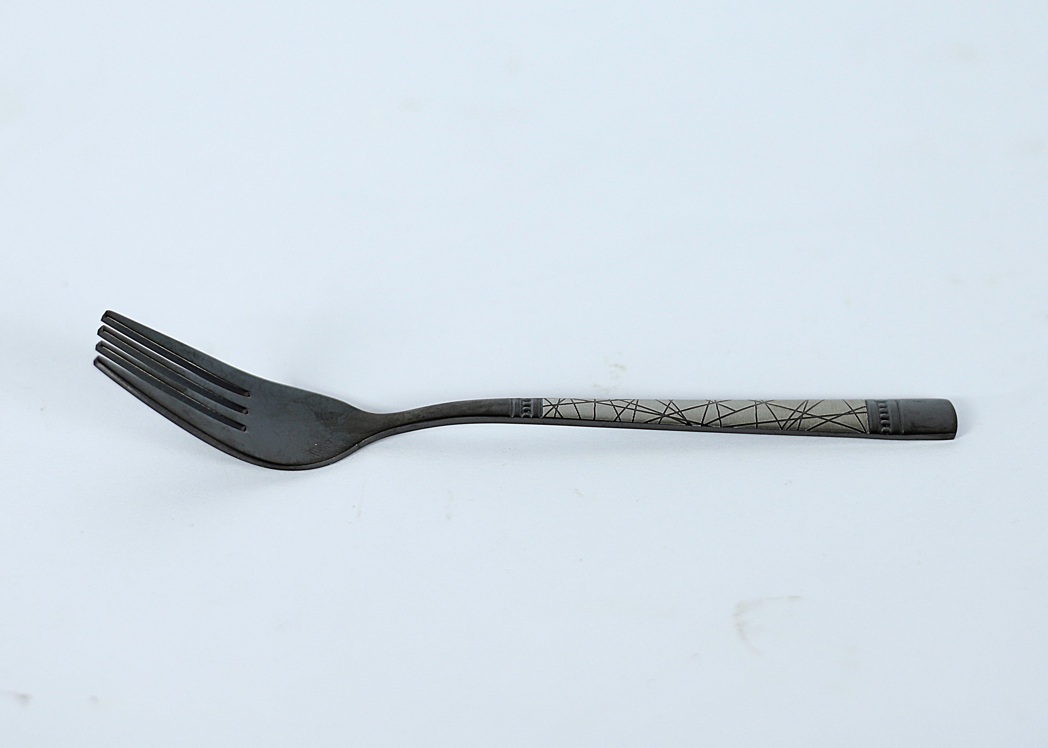 طقم "مودرن جروفز" 6 قطع - شوك كبيرة سوداء بتصميم عصري ونقشة مخططة