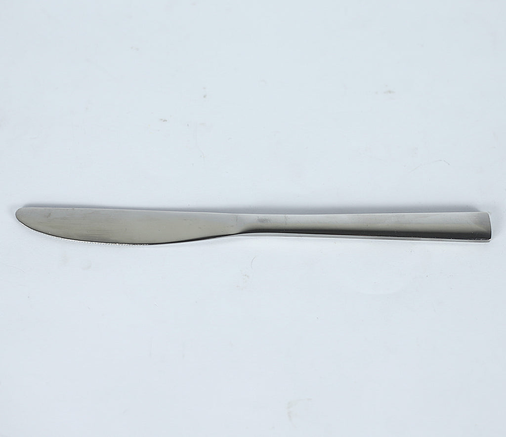 طقم معالق وشوك "سيلفر ويف" 30 قطعة - ستانلس ستيل بتصميم مضلع على حامل معدني.